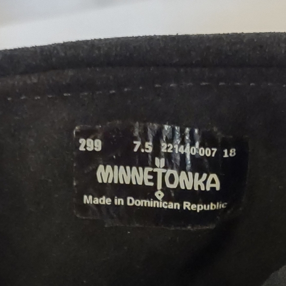 Minnetonka Moccasin Hi Top Back Zip Boot - Picture 10 of 13